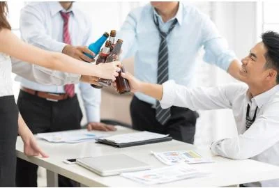 Alcool au travail : les mesures à respecter 